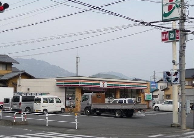 セブンイレブン　小土店(コンビニ)まで576m フォーブル瀬戸 Ａ