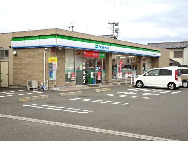ファミリーマート　静波１丁目店(コンビニ)まで1330m カームシーサイドⅢ