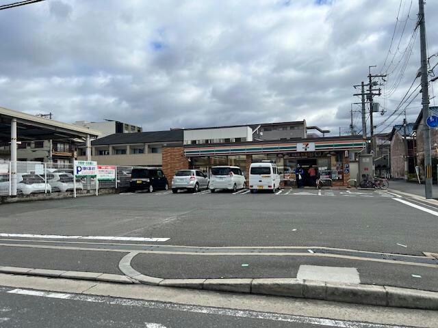 セブンイレブン東大阪御厨南店(コンビニ)まで242m セジュールオッツ八戸ノ里