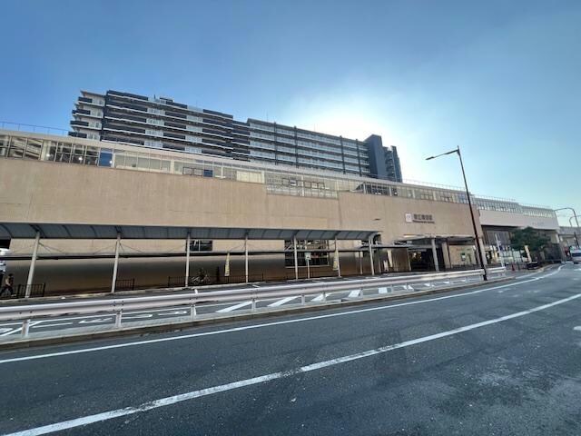 ファミリーマート近鉄若江岩田駅店(コンビニ)まで464m インセナトラ岩田町