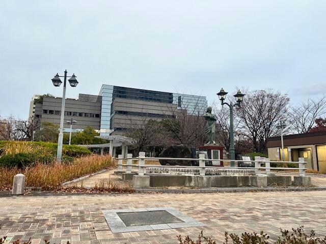 大阪府立中央図書館(図書館)まで1950m サン・ローレル