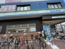 ファミリーマート＋薬ヒグチ岩田南店(ドラッグストア)まで885m シュロス若江Ⅱ