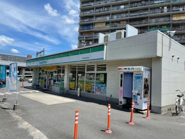 ファミリーマート東大阪瓜生堂店(コンビニ)まで548m ベルジュネス