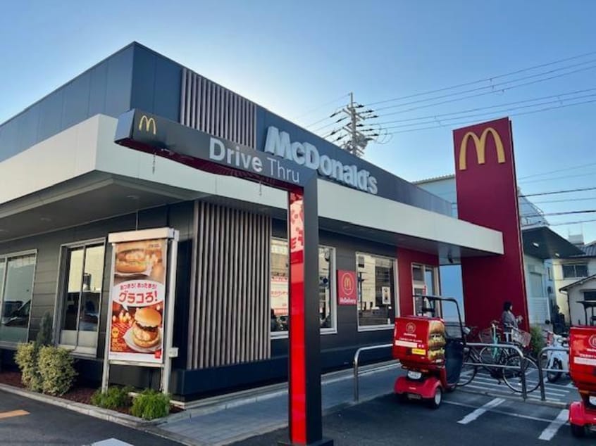 マクドナルド東大阪巨摩橋店(その他飲食（ファミレスなど）)まで254m メゾンラフィネ