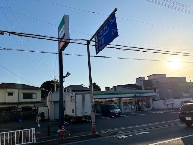 ファミリーマート東大阪菱屋東店(コンビニ)まで1077m カーサ・ベージュ