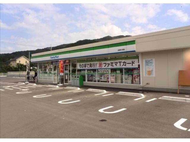 ファミリーマート佐賀川副町店(コンビニ)まで983m ウエストヴィレッヂ