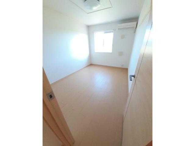 洋室6帖（東側） ヴィラ・ハーモニー