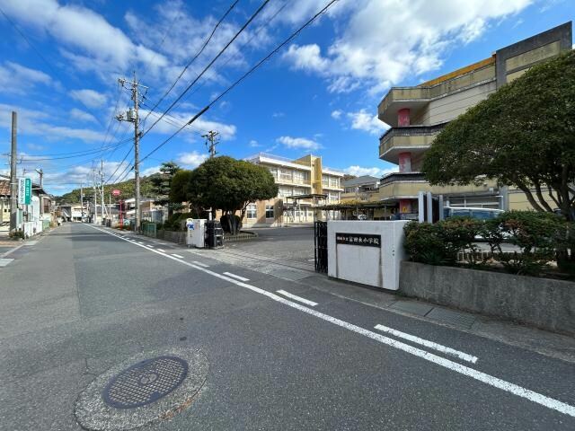 周南市立富田東小学校(小学校)まで1724m 野村ハイツＣ棟