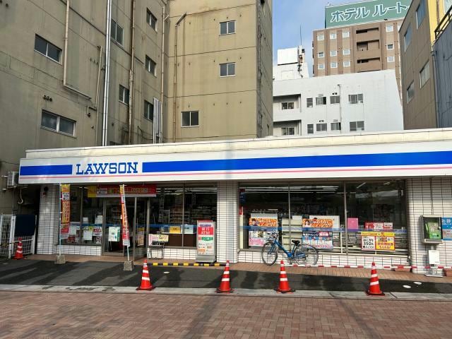 ローソン徳山駅前店(コンビニ)まで618m レジデンス松重