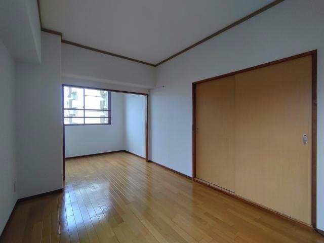 洋室9帖 メナードビル