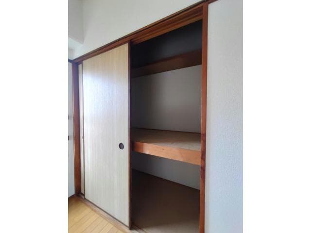 洋室6帖収納 メナードビル