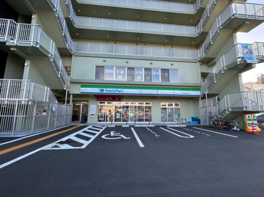 ファミリーマート徳山橋本町店(コンビニ)まで219m メナードビル
