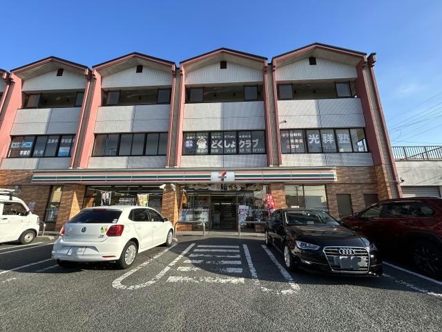セブンイレブン周南久米小前店(コンビニ)まで869m グランドメゾン城ケ丘