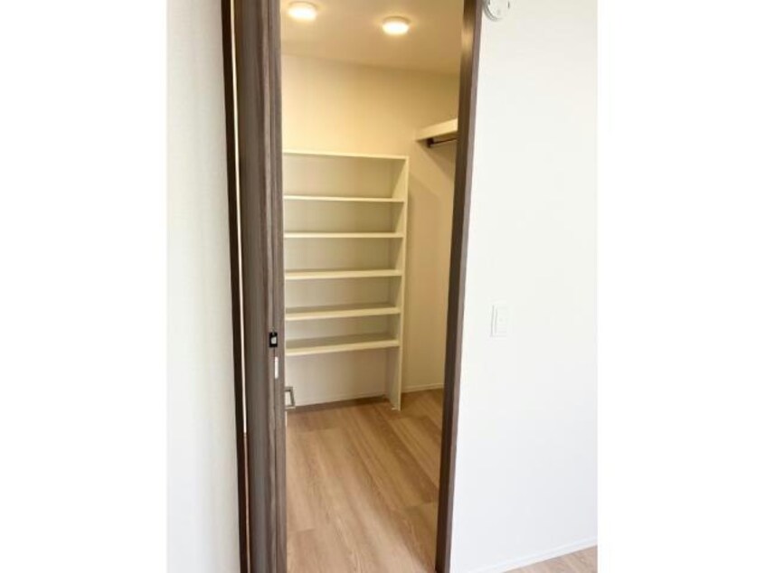 ウォークインクローゼット TORISIA城ケ丘