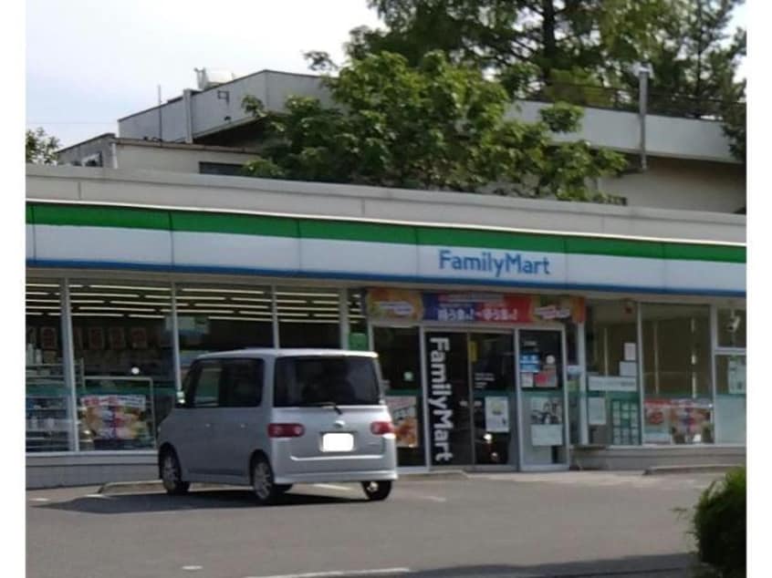 ファミリーマート前橋下石倉町店(コンビニ)まで566m 両毛線/新前橋駅 徒歩15分 2階 築19年