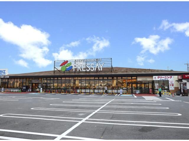 フレッセイ吉岡店(スーパー)まで909m ベルヒル　Ｃ