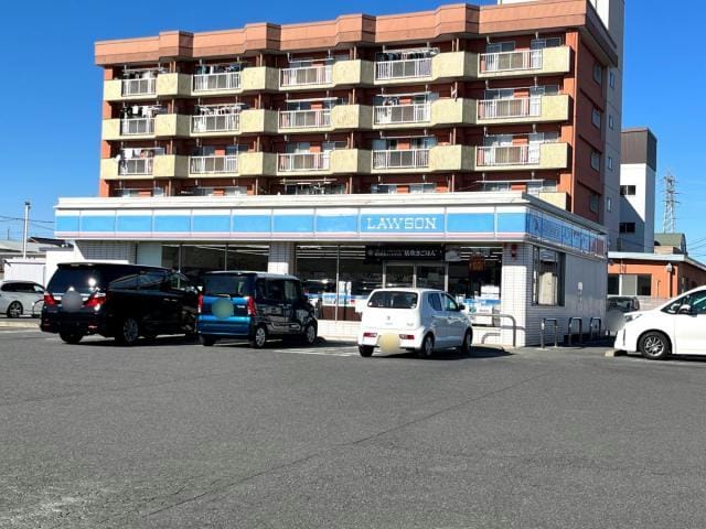 ローソン前橋六供町店(コンビニ)まで385m border　B