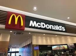 マクドナルド前橋けやきウォーク店(ファストフード)まで1426m border　B