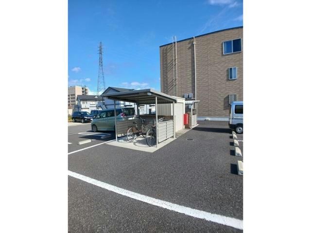  ネオ　ファミール