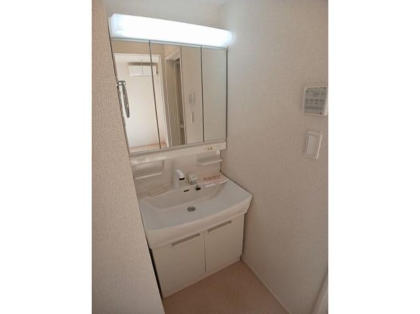  ネオ　ファミール