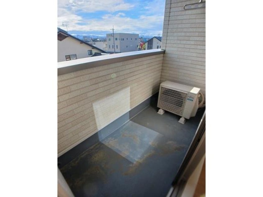  ネオ　ファミール