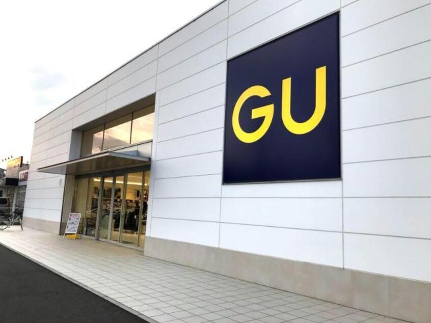 ジーユー高崎問屋町店(ショッピングセンター/アウトレットモール)まで956m ネオ　ファミール