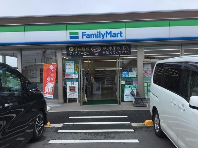 ファミリーマート前橋小屋原町店(コンビニ)まで1559m ＣＡＬＭＬＹ（カームリィ）