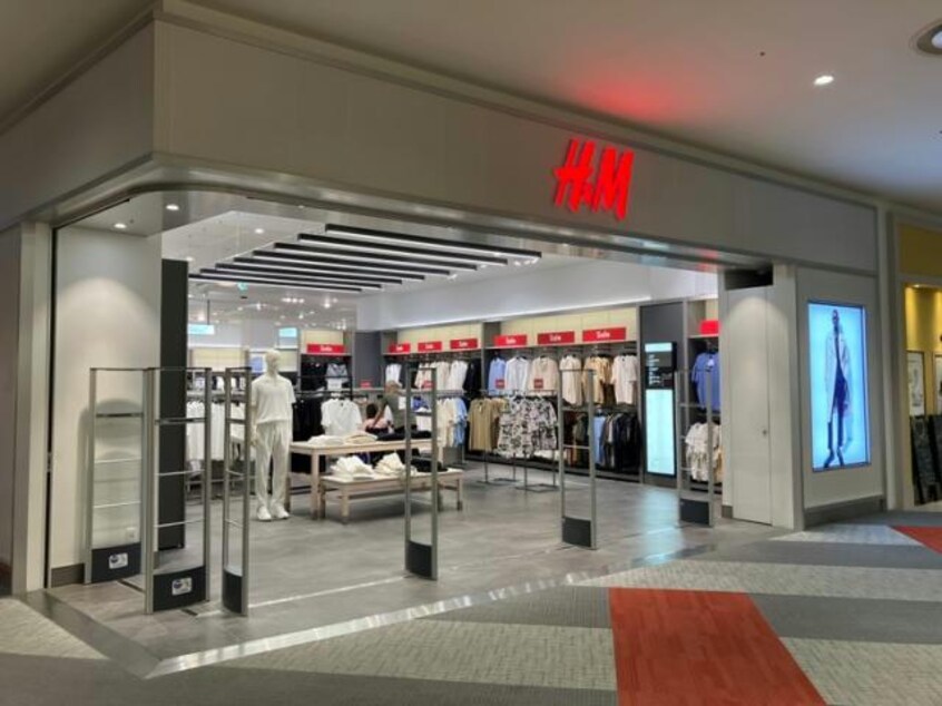H＆Mららぽーと名古屋みなとアクルス店(ショッピングセンター/アウトレットモール)まで1388m エミールⅡ