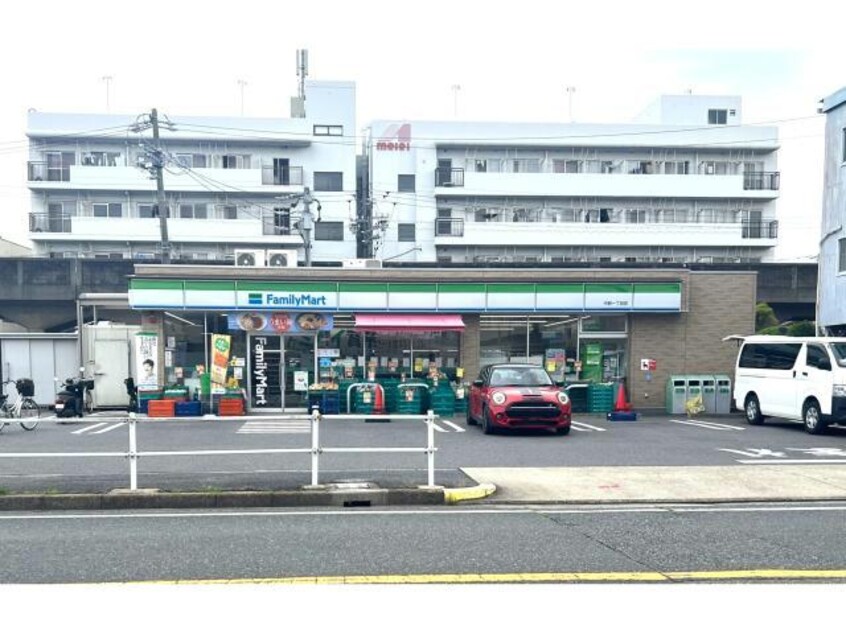 ファミリーマート中割一丁目店(コンビニ)まで183m ヴェルデュール中割