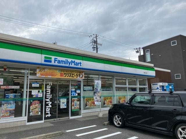 ファミリーマート熱田大宝店(コンビニ)まで327m メイクス熱田大宝
