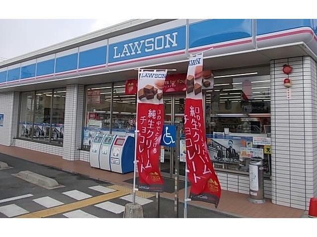 ローソン境港外江店(コンビニ)まで587m ブルーオーシャン・レジデンスB