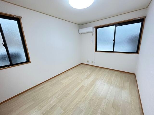 北側洋室（エアコン・照明付き） ロワール福原C棟