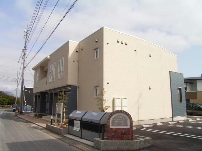  パインコーン　1番館