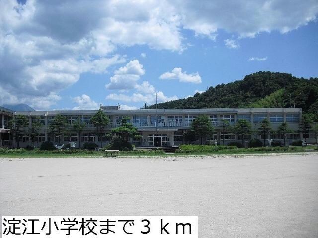 淀江小学校(小学校)まで3000m ブロンクス　B