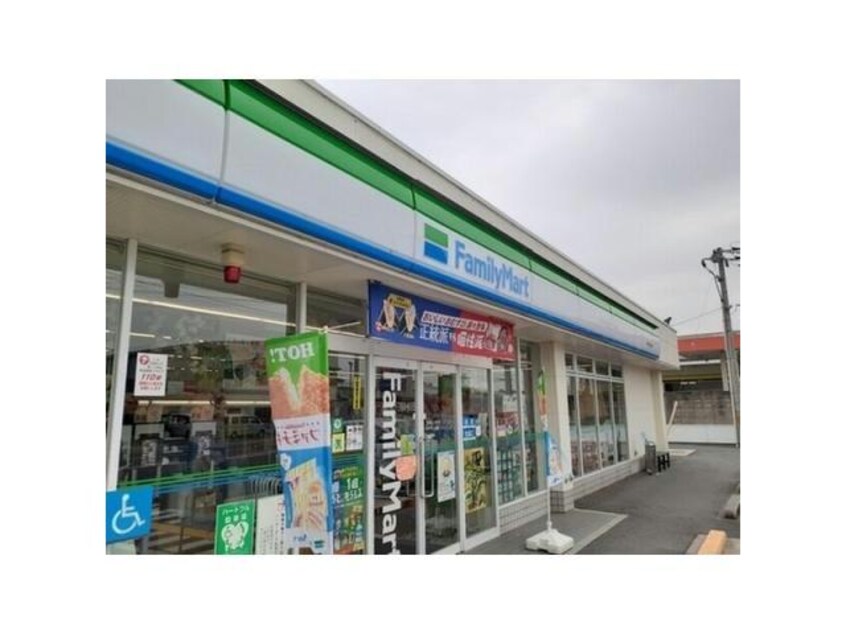 ファミリーマート米子弓ヶ浜店(コンビニ)まで746m パインデュー　A棟