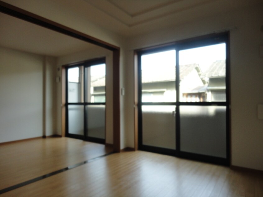 リビング ニコ泉