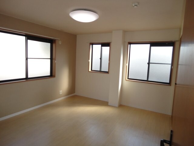 洋室8.2帖 ドルチェ井上　弐番館