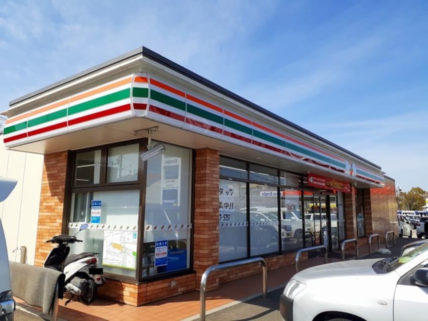 セブンイレブン 福山伊勢丘5丁目店 1500m 暁雲