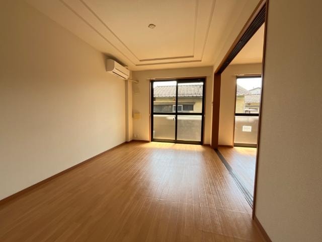 リビング ニコ泉