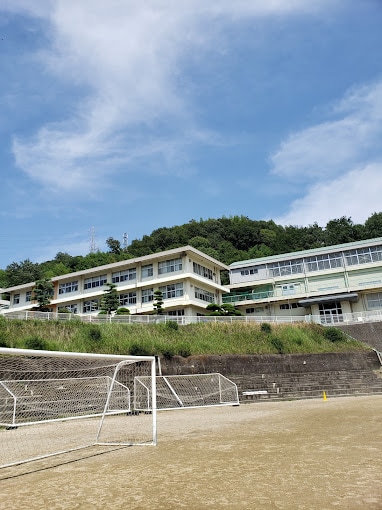 岡山県立笠岡高校(高等学校/高等専門学校)まで3573m 山陽本線（中国）/笠岡駅 徒歩34分 築3年