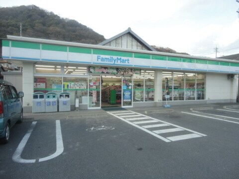 ファミリーマート 笠岡中央店(コンビニ)まで1033m フルール・ド・スリジェ