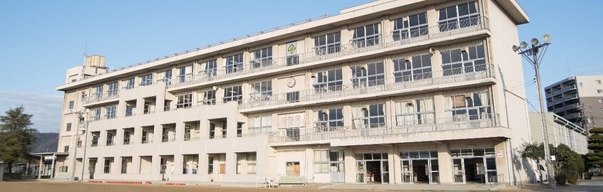 福山市立緑丘小学校(小学校)まで1108m サニーソレイユ南蔵王