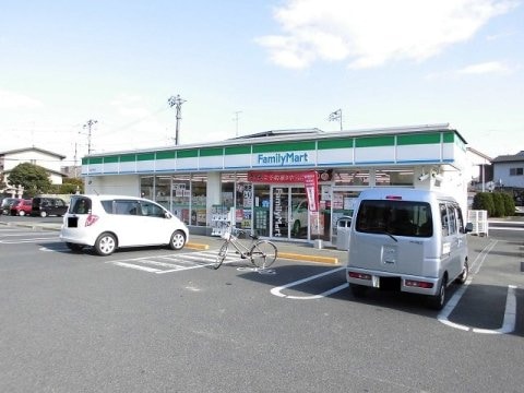 ファミリーマート 東陽台二丁目店(コンビニ)まで708m 春と青空のterrace