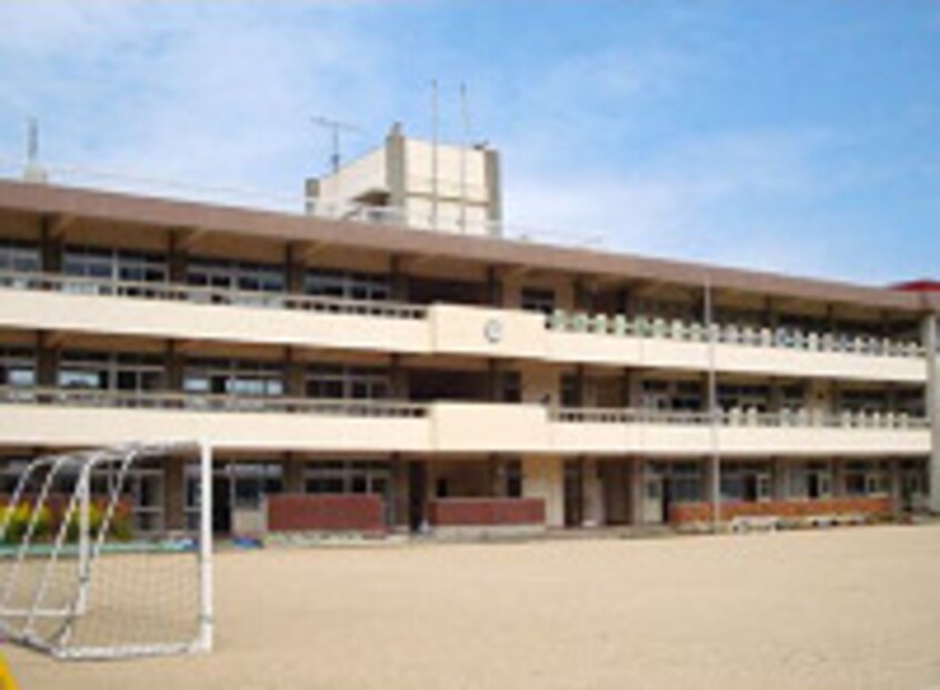 笠岡市立笠岡小学校(小学校)まで611m マンション木乃新
