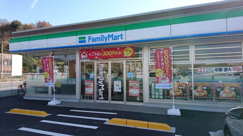ファミリーマート 笠岡美の浜店(コンビニ)まで592m ビレッジハウス富岡第二1号棟