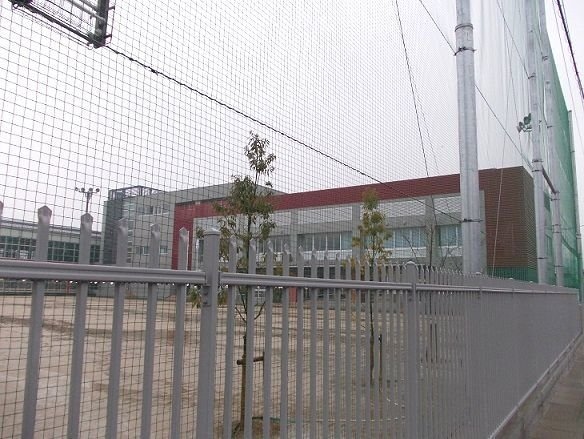 国府小学校まで1100m コヴァハイツＣ