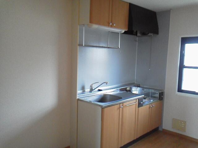  エステート　ユリB