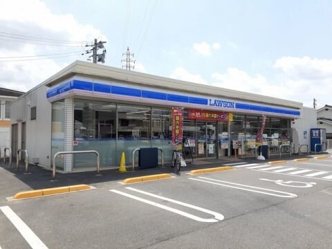 ローソン 井原警察署前店(コンビニ)まで298m ラヴィベールＢ
