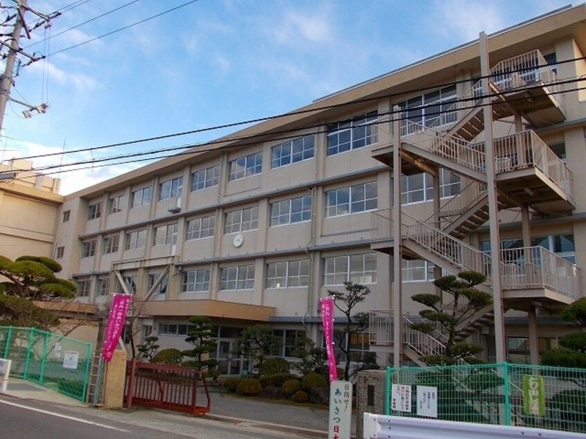 加茂中学校まで1000m サニーハウスＡ