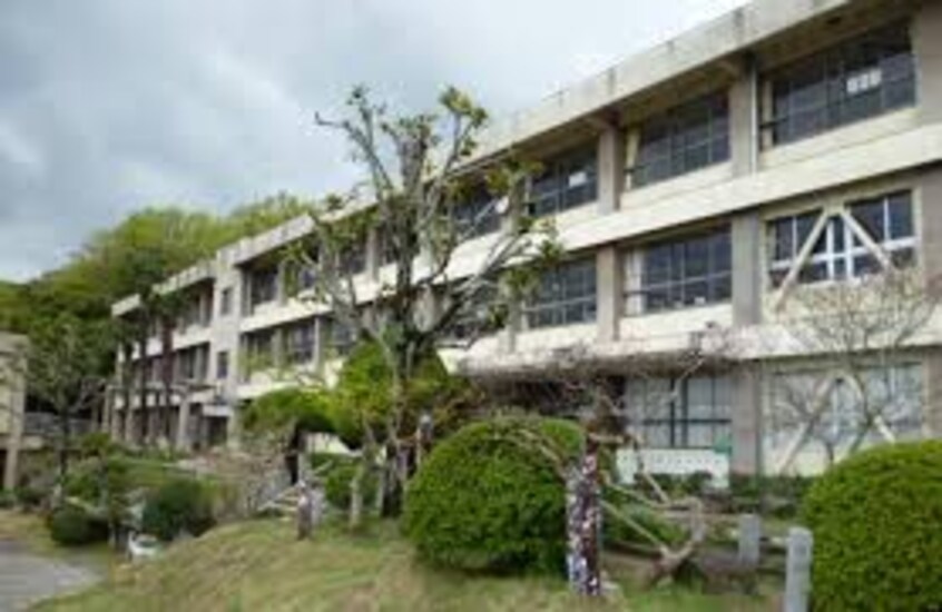 福山市立道上小学校(小学校)まで2871m サニーハウスＡ